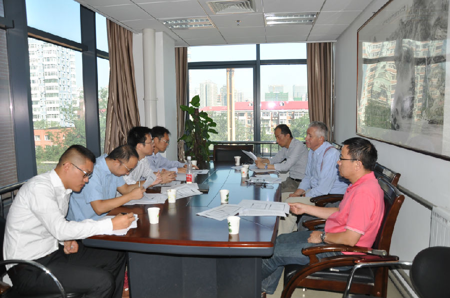 Michael教授正在与中心教师进行座谈